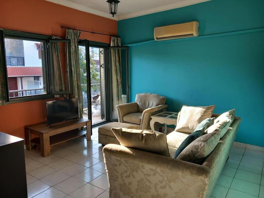 Stoupa Beachside Retro Apartment エクステリア 写真
